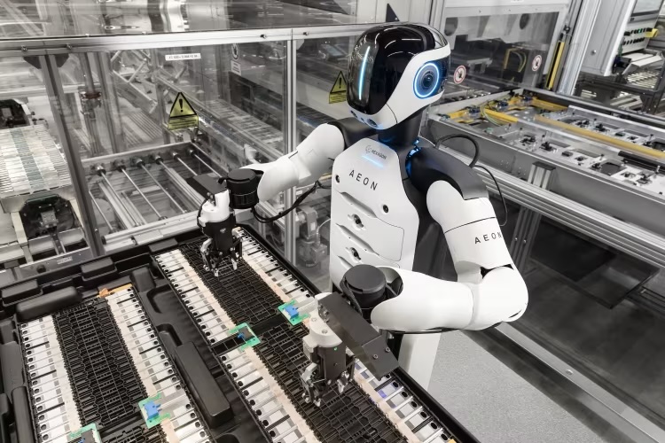 BMW lần đầu tiên triển khai robot hình người trong sản xuất tại Đức