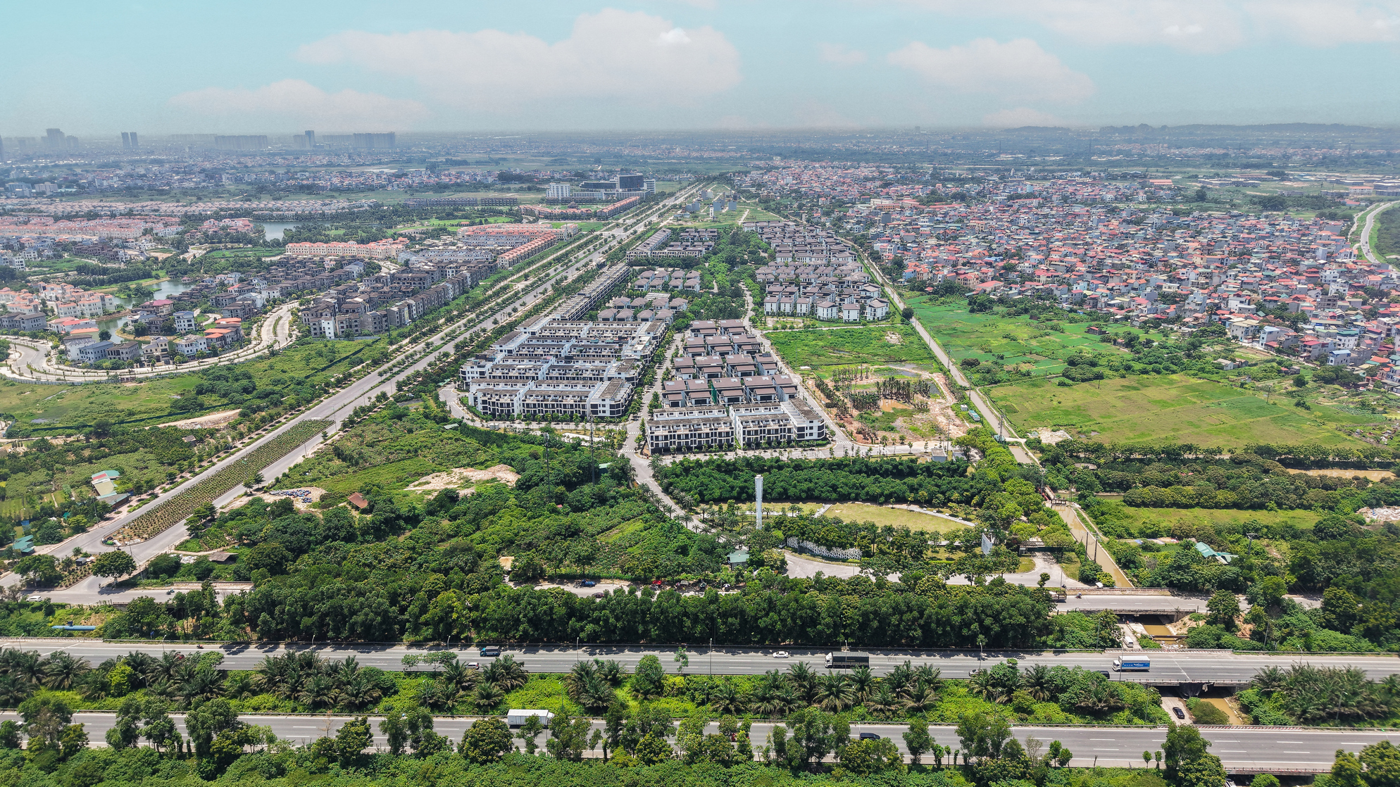 Phía Tây Hà Nội đang nổi lên như một cực tăng trưởng mới với nhiều khu đô thị quy mô và tiềm năng.&nbsp;Ảnh:&nbsp;Hà Đô.
