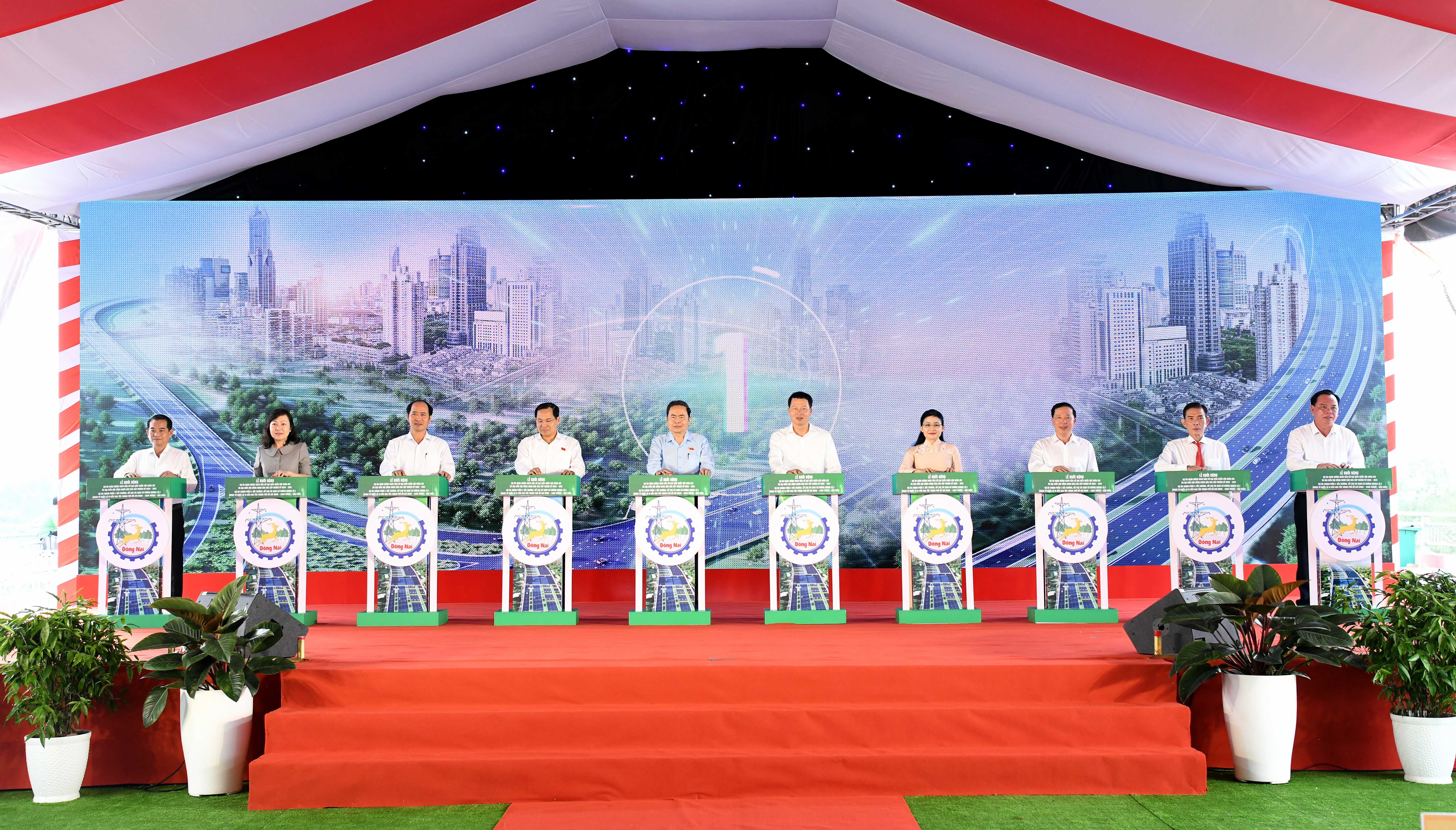 Chủ tịch PG88 ⭐ Link trang chủ số 1 nhà cái PG88 com casino slot Trần Thanh Mẫn và các đại biểu bấm nút khởi động Link Trang Chủ PG88.Com Mới #2026 bồi thường, hỗ trợ tái định cư đường Hương Lộ 2 - Ảnh: Báo Đại biểu Nhân dân.