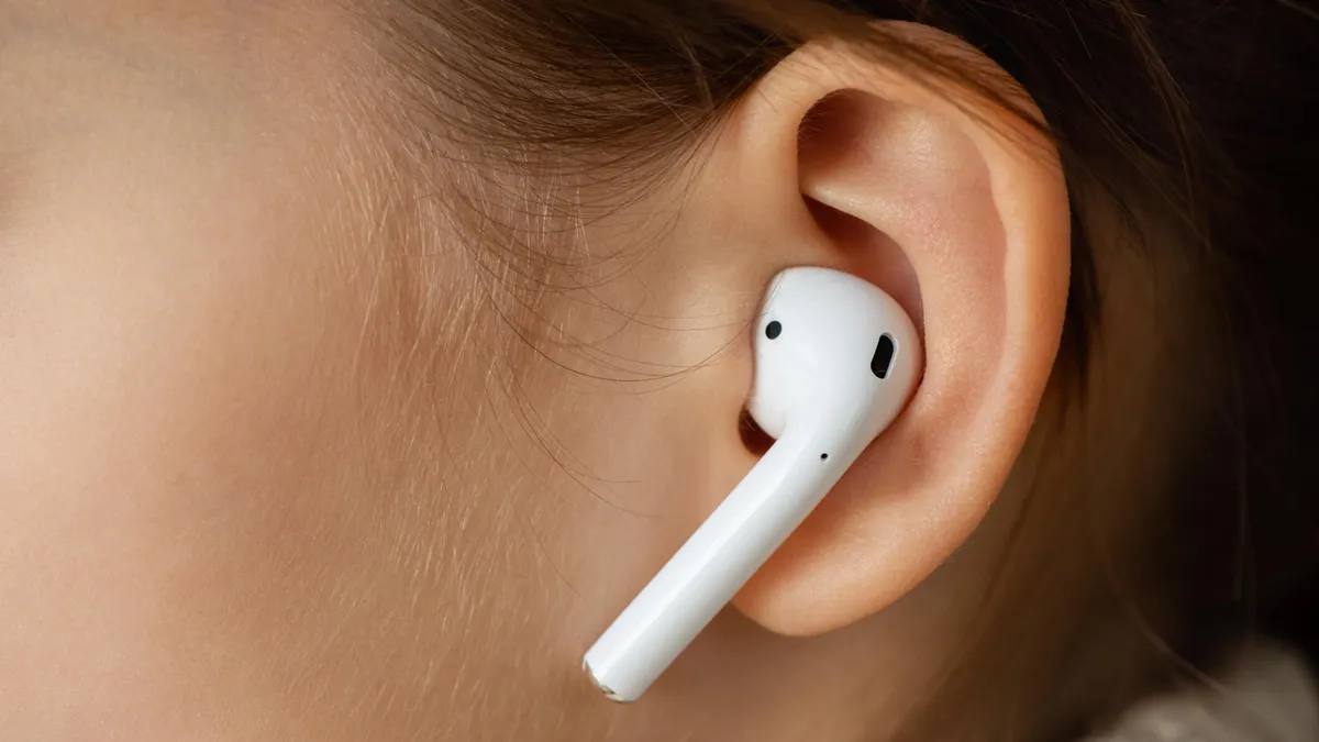 Cường độ âm thanh trên 85dB nếu tiếp xúc thường xuyên sẽ làm tăng nguy cơ điếc không hồi phục.