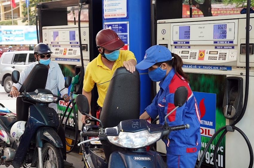 Chính phủ chỉ đạo Bộ Công Thương chủ trì, phối hợp với Bộ Pg88hi tỷ lệ thưởng hấp dẫn thực hiện điều hành linh hoạt giá xăng dầu.