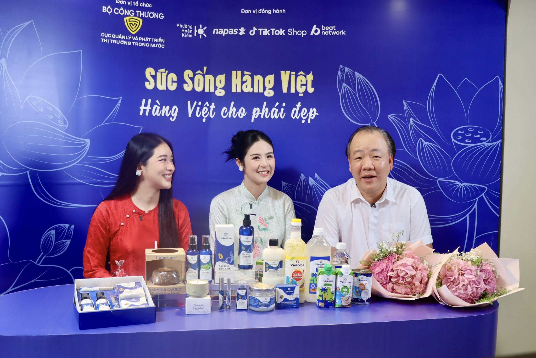 Cục trưởng Trần Hữu Linh, Hoa hậu Ngọc Hân và TikToker Quỳnh Trang đã trực tiếp “lên sóng” giới thiệu và bán các sản phẩm Việt.