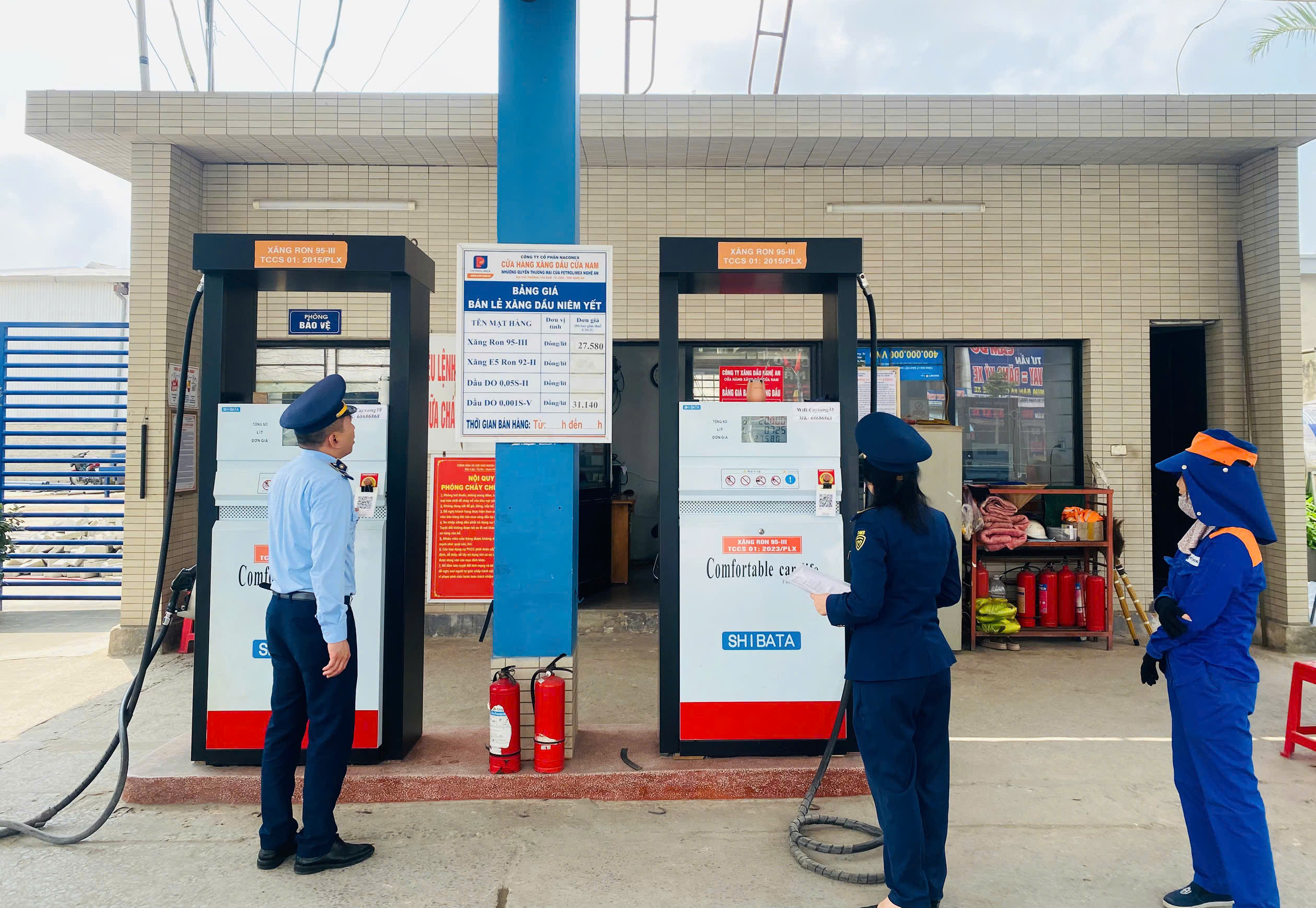 Lực lượng Quản lý thị trường tỉnh Nghệ An kiểm tra tại các cửa hàng PG88 Uy Tín Số 1 Việt Nam xăng dầu trên địa bàn.
