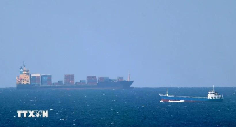Nằm giữa Oman và Iran, eo biển Hormuz được công nhận là một trong những tuyến vận chuyển dầu mỏ quan trọng (Ảnh TTX).