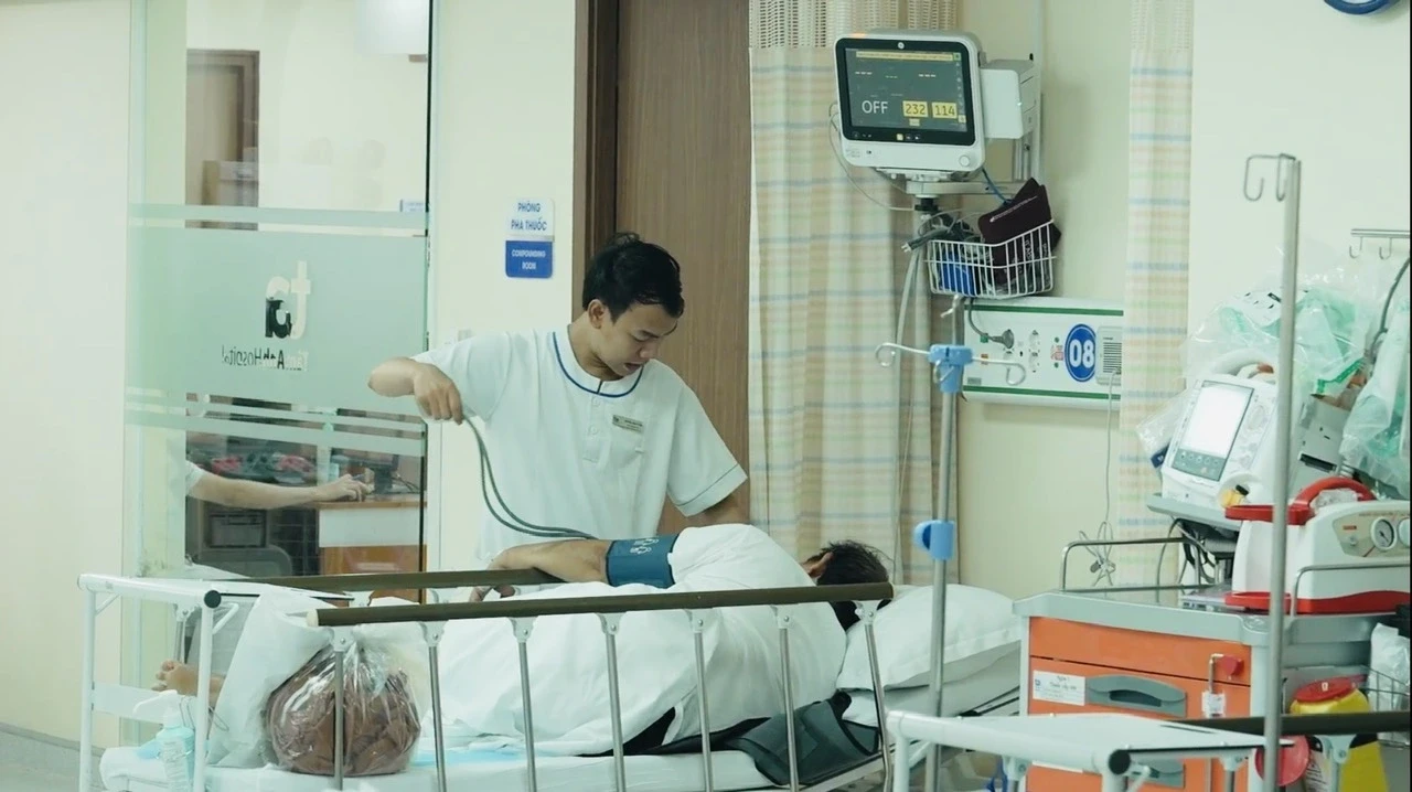 Các bệnh nhân nhập viện trong tình trạng đau bụng dữ dội, nôn ói liên tục và tiêu chảy cấp.