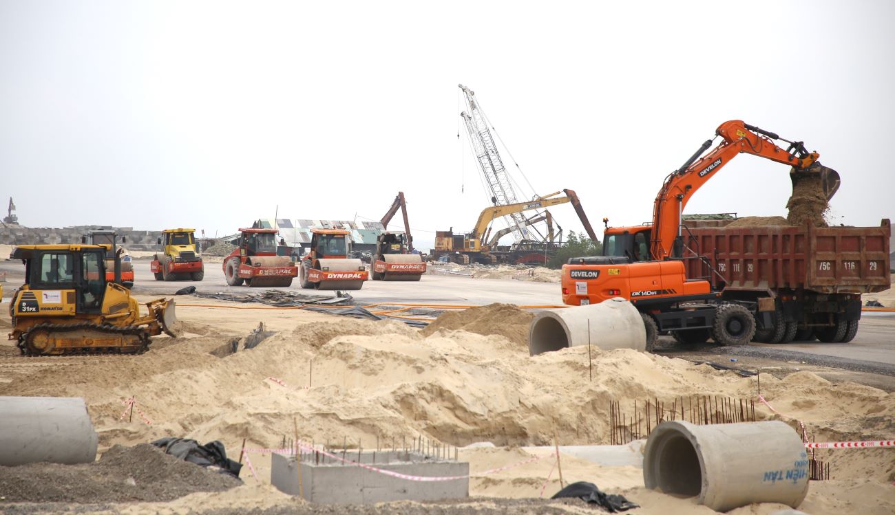 Thi công các hạng mục ở Link Trang Chủ PG88.Com Mới #2026 Khu bến cảng Mỹ Thủy. Ảnh: Hưng Thơ