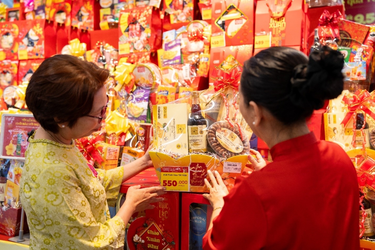Tết năm nay, Central Retail tiếp tục quảng bá mạnh mẽ cho hàng Việt thông qua các giỏ quà Tết đặc sản.