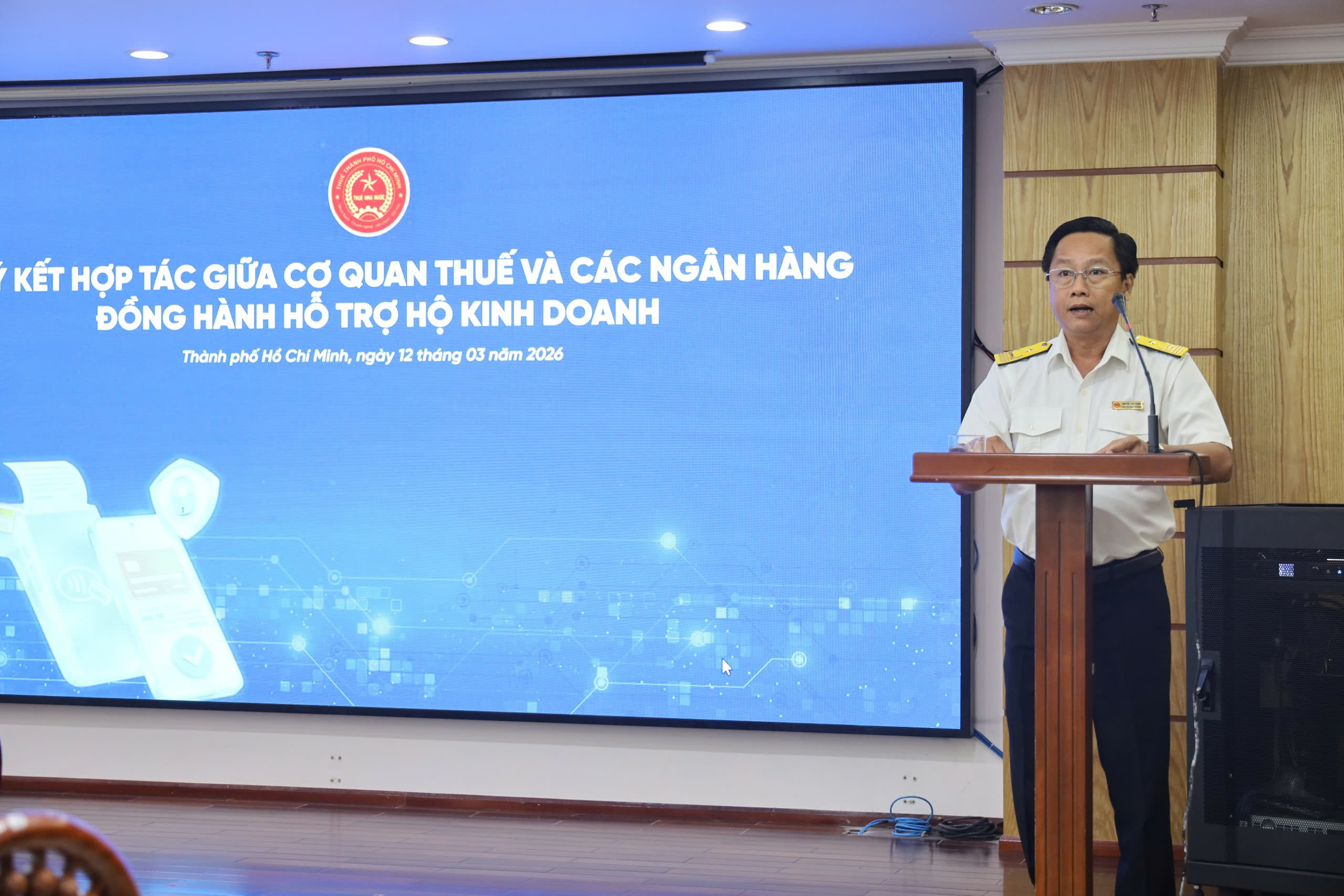 Đại diện lãnh đạo Thuế TP. HCM kỳ vọng sự hợp tác với OCB sẽ giúp ổn định hoạt động của cộng đồng hộ PG88 Uy Tín Số 1 Việt Nam trên địa bàn. Ảnh: OCB.