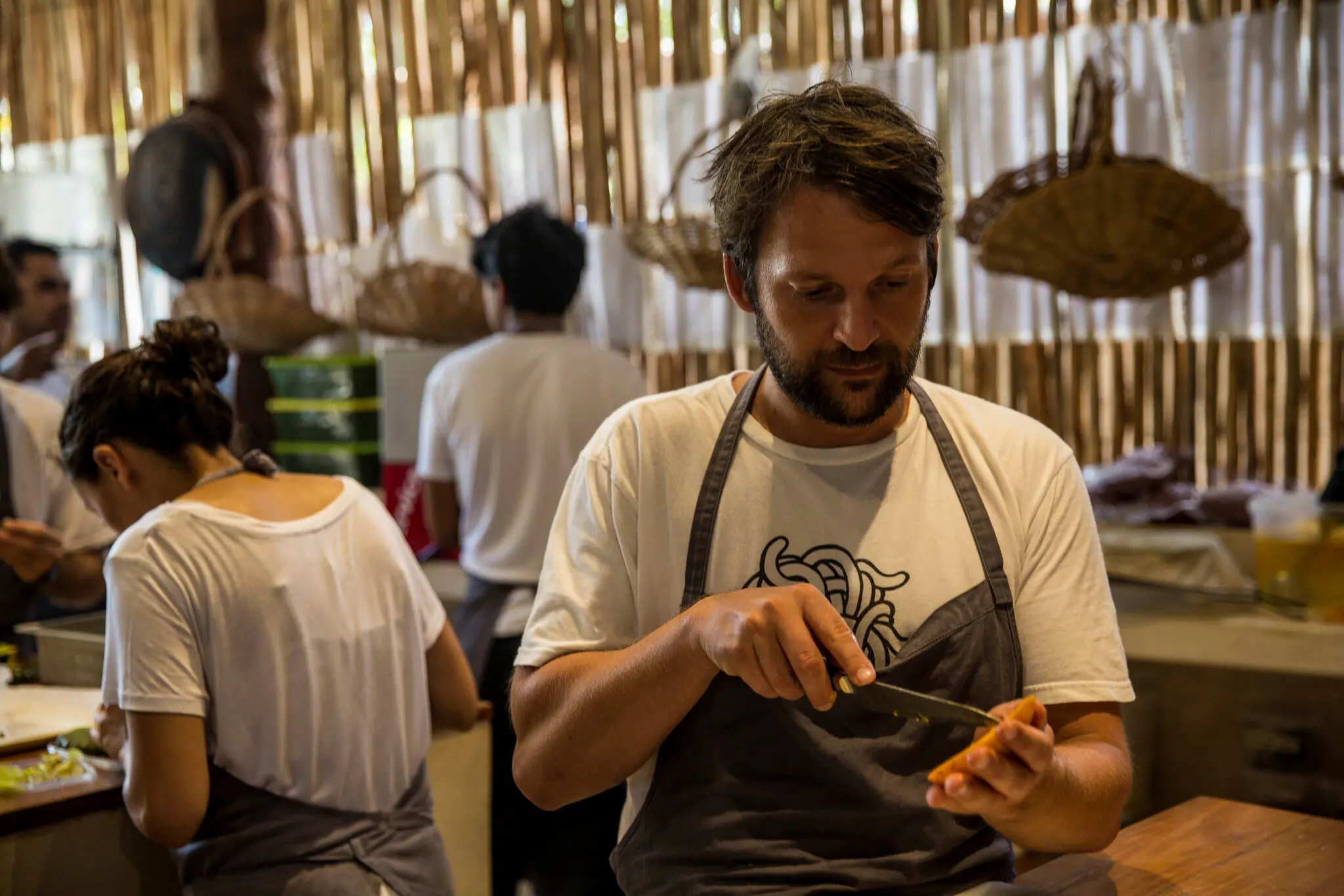 Bếp trưởng&nbsp;René Redzepi tại một sự kiện Noma pop-up năm 2017 ở Tulum, Mexico.