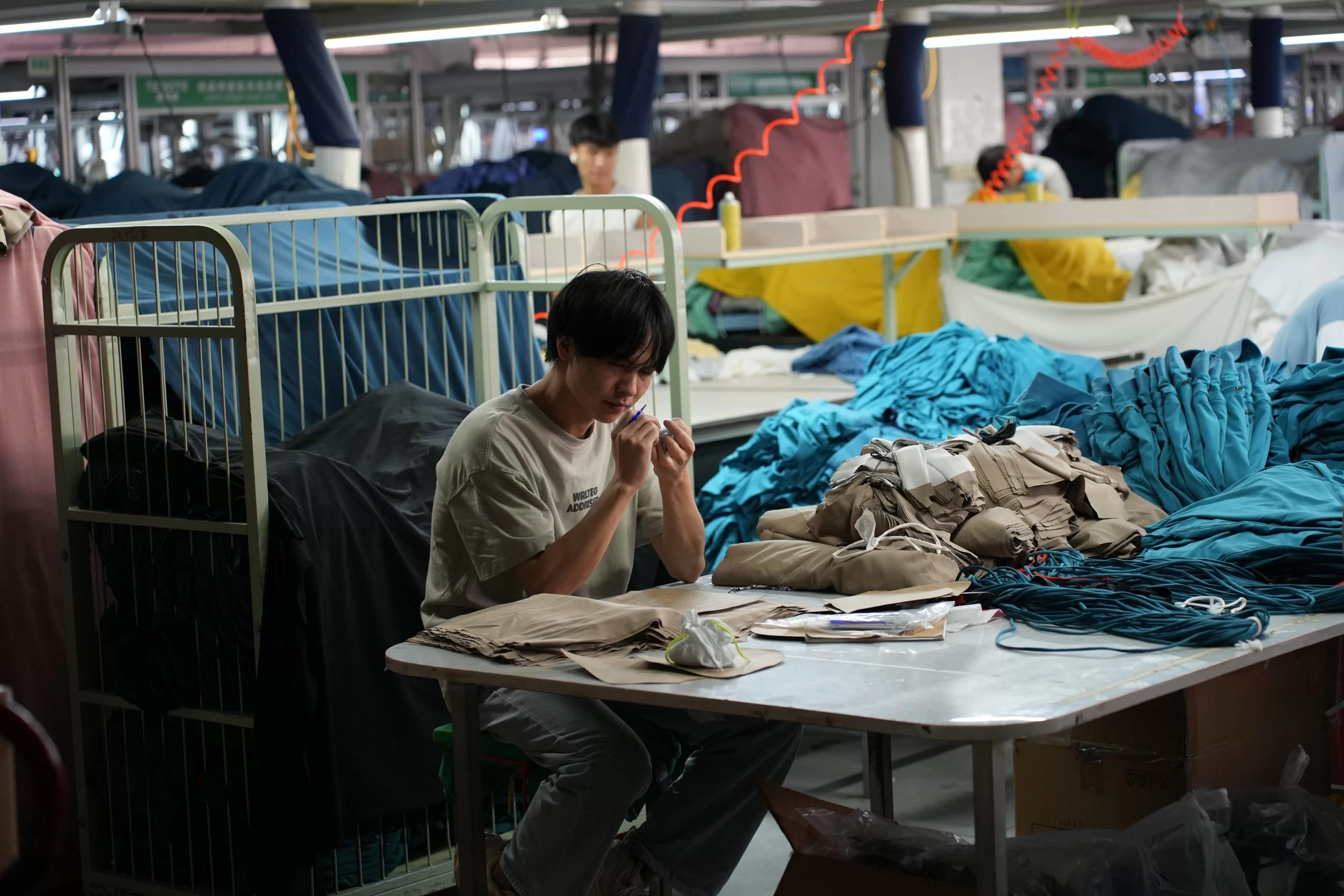 Các nhà sản xuất Trung Quốc đang phải đối mặt với sự gia tăng đáng kể về chi phí do tác động từ chiến sự.
