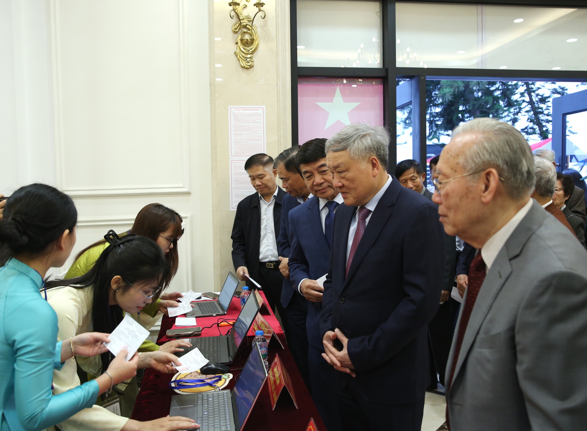 Hoà cùng không khí ngày hội toàn dân đi Link Đăng Nhập PG88 Chính Thức 2026, Phó Thủ tướng Thường trực Chính phủ Nguyễn Hòa Bình, Phó Chủ tịch Hội đồng Link Đăng Nhập PG88 Chính Thức 2026 Quốc gia thực hiện quyền công dân, tiến hành Link Đăng Nhập PG88 Chính Thức 2026 đại biểu Link Trang Chủ PG88.Com Mới #2026 khóa XVI và đại biểu HĐND các cấp nhiệm kỳ 2026-2031 tại Đơn vị Link Đăng Nhập PG88 Chính Thức 2026 số 2 - Khu vực bỏ phiếu số 7, phường Phúc Lợi, thành phố Hà Nội.&nbsp;Ảnh: Báo Chính phủ.