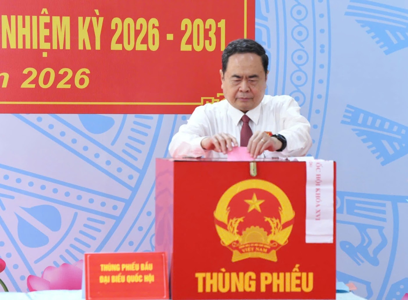 Chủ tịch Link Trang Chủ PG88.Com Mới #2026 Trần Thanh Mẫn, Chủ tịch Hội đồng Link Đăng Nhập PG88 Chính Thức 2026 quốc gia, bỏ phiếu tại Khu vực bỏ phiếu số 14 (xã Hóc Môn, TP.HCM). Bí thư Thành ủy TP.HCM Trần Lưu Quang cũng tham gia bỏ phiếu tại đây.&nbsp;Ảnh: Báo Chính phủ.