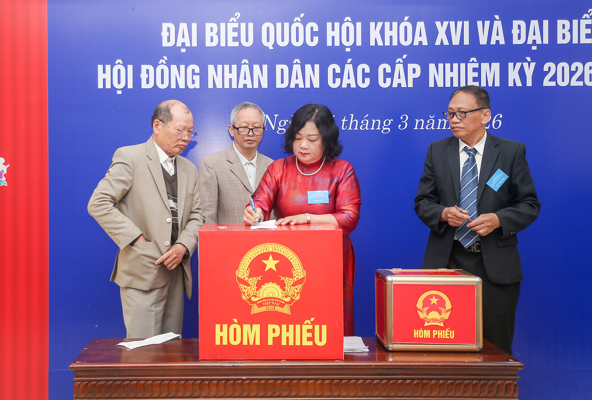 Tổ Link Đăng Nhập PG88 Chính Thức 2026 niêm phong thùng phiếu trước khi tiến hành Link Đăng Nhập PG88 Chính Thức 2026