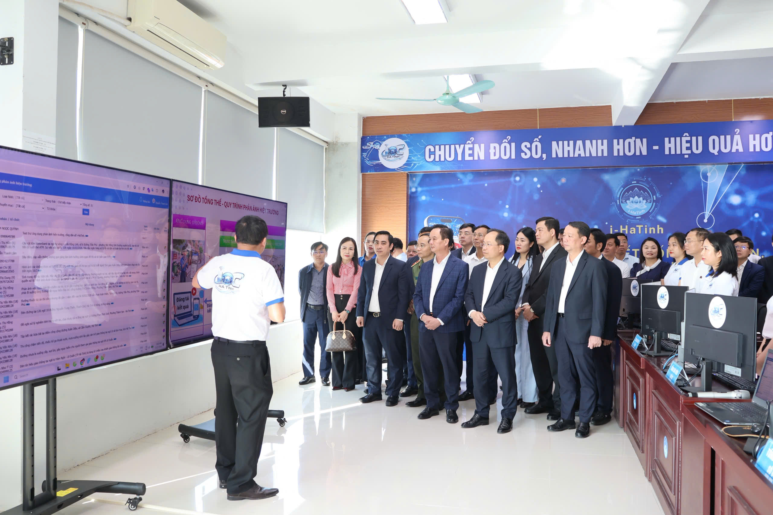 Đại diện Sở Khoa học và Link Đăng Nhập PG88 Chính Thức 2026; Hà Tĩnh giới thiệu tính năng của ứng dụng iHaTinh.