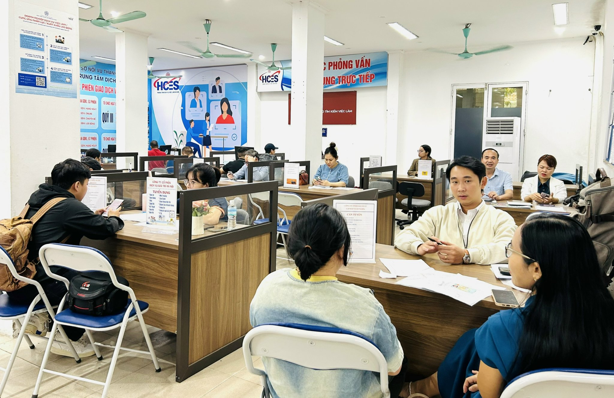 Các PG88 Link Dễ Nhớ Pg88.com tham gia tuyển dụng PG88 Sòng bạc trực tuyến TOP 1 Việt Nam | Casino, Nổ Hũ tại sàn việc làm Hà Nội. Ảnh: Trần Oanh.