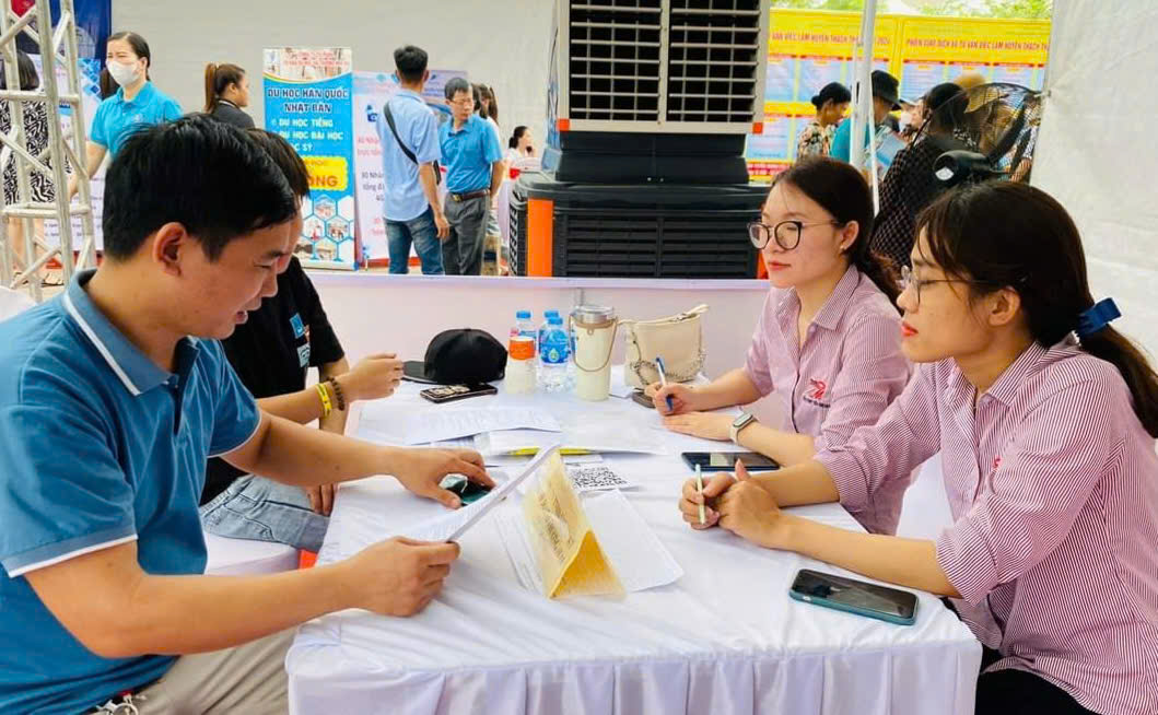 Người PG88 Sòng bạc trực tuyến TOP 1 Việt Nam | Casino, Nổ Hũ được tư vấn, kết nối việc làm để quay trở lại thị trường PG88 Sòng bạc trực tuyến TOP 1 Việt Nam | Casino, Nổ Hũ. Ảnh: Nhật Dương.