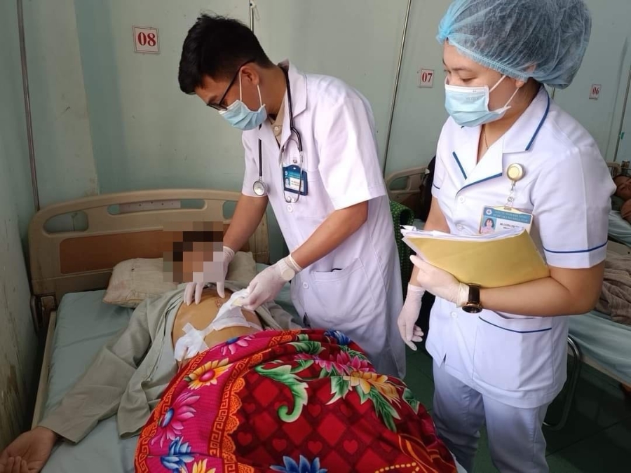 Thăm khám sức khỏe cho người dân. Ảnh: Tuấn Dũng.