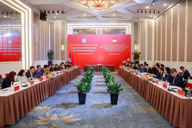 Quang cảnh buổi hội đàm.&nbsp;Ảnh: Mặt trận.