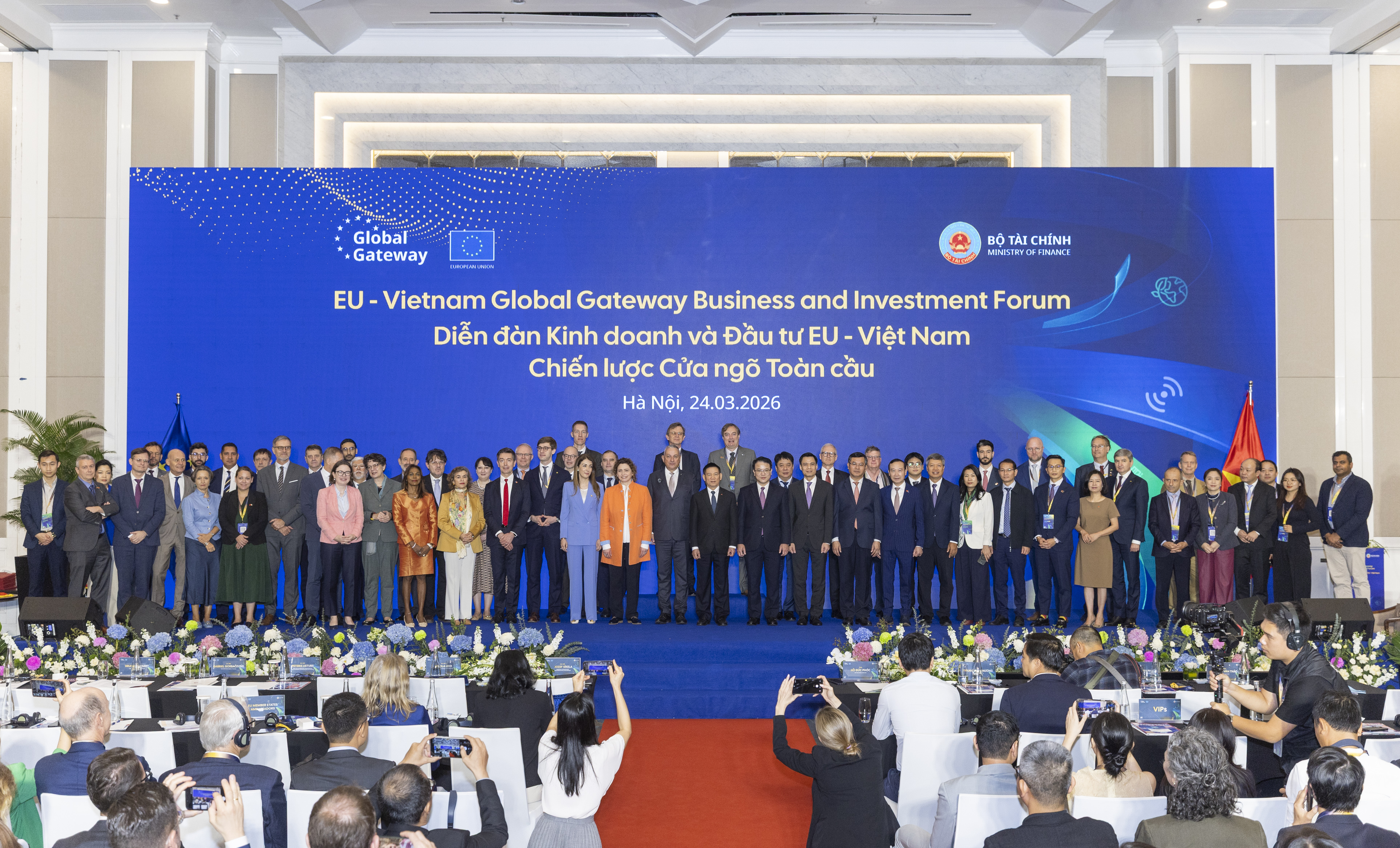 Diễn đàn có sự tham dự của các lãnh đạo cấp cao của Việt Nam, trong đó có Phó Thủ tướng Hồ Đức Phớc. Về phía Liên minh châu Âu (EU) có sự tham dự của Cao ủy phụ trách Quan hệ đối tác quốc tế của Liên minh châu Âu (EU) Jozef Síkela, Phó Chủ tịch 88PG88 ưu đãi hấp dẫn mỗi ngày Pg88vn Trang Chủ Chính Thức châu Âu (EIB) Nicola Beer,&nbsp;Đại sứ Liên minh châu Âu (EU) tại Việt Nam Julien Guerrier, Đại sứ các quốc gia thành viên Liên minh châu Âu cùng đông đảo cộng đồng PG88 Link Dễ Nhớ Pg88.com và nhà Pg88vn Trang Chủ Chính Thức quốc tế.&nbsp;