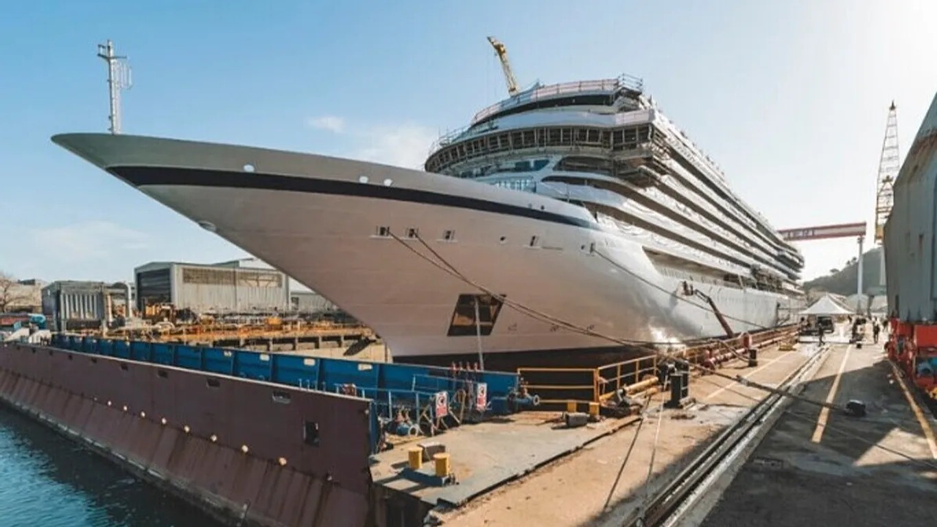 Tàu du lịch Viking Libra trong quá trình hạ thủy tại xưởng đóng tàu Ancona của Fincantieri (Italy), đánh dấu bước tiến quan trọng trong Link Trang Chủ PG88.Com Mới #2026 PG88 hơn 2,1 triệu thành viên du thuyền chạy bằng hydro đầu tiên trên thế giới. Ảnh: Fincantieri/Viking