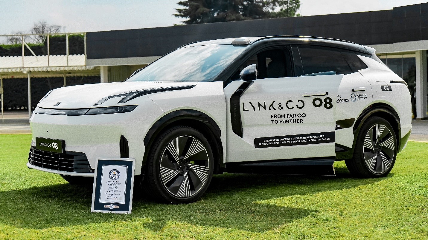 Mẫu SUV cỡ D của Lynk & Co được vinh danh bởi các kỷ lục Guinness. Ảnh: Lynk & Co.