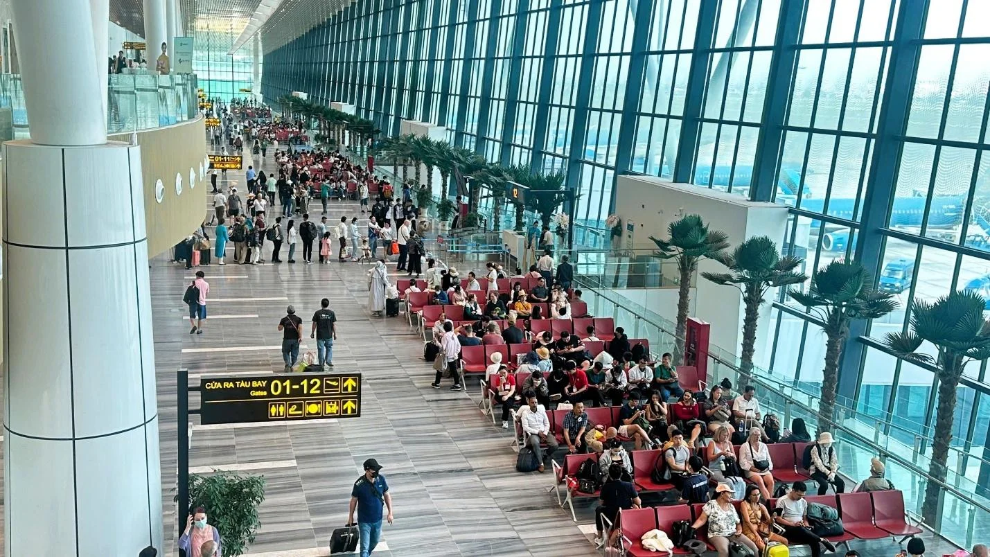 Cục Hàng không Việt Nam đề xuất áp dụng cơ chế phụ thu nhiên liệu đối với vé máy bay nội địa từ 1/4 đến 30/6/2026.