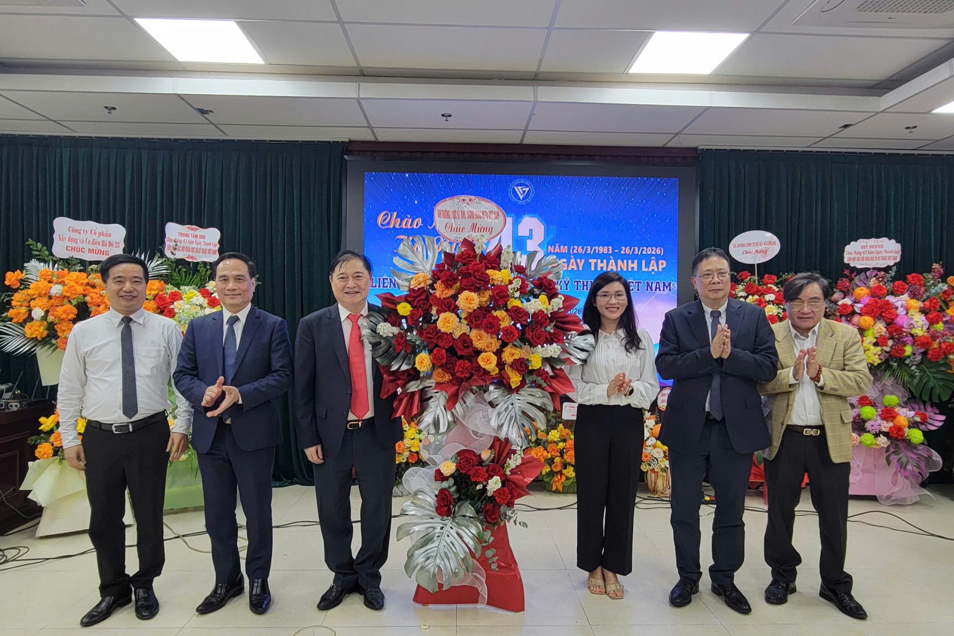 Đại diện Ban Thường trực Ủy ban Trung ương Mặt trận Tổ quốc Việt Nam và các đồng chí trong Thường trực Đoàn Chủ tịch VUSTA chúc mừng GS.VS. Châu Văn Minh trúng cử Đại biểu Link Trang Chủ PG88.Com Mới #2026 khóa XVI
