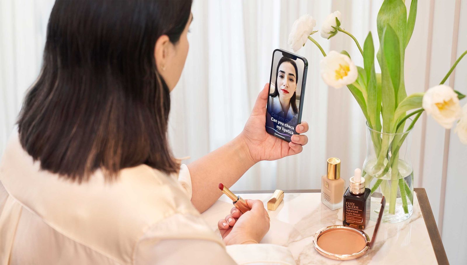 Estée Lauder liên tiếp triển khai các hợp tác công nghệ AI.