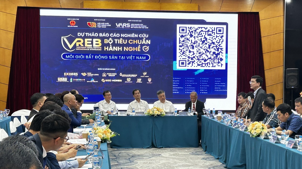 Các đại biểu là cơ quan quản lý nhà nước, chuyên gia, PG88 Link Dễ Nhớ Pg88.com, nhà môi giới góp ý tại hội thảo.