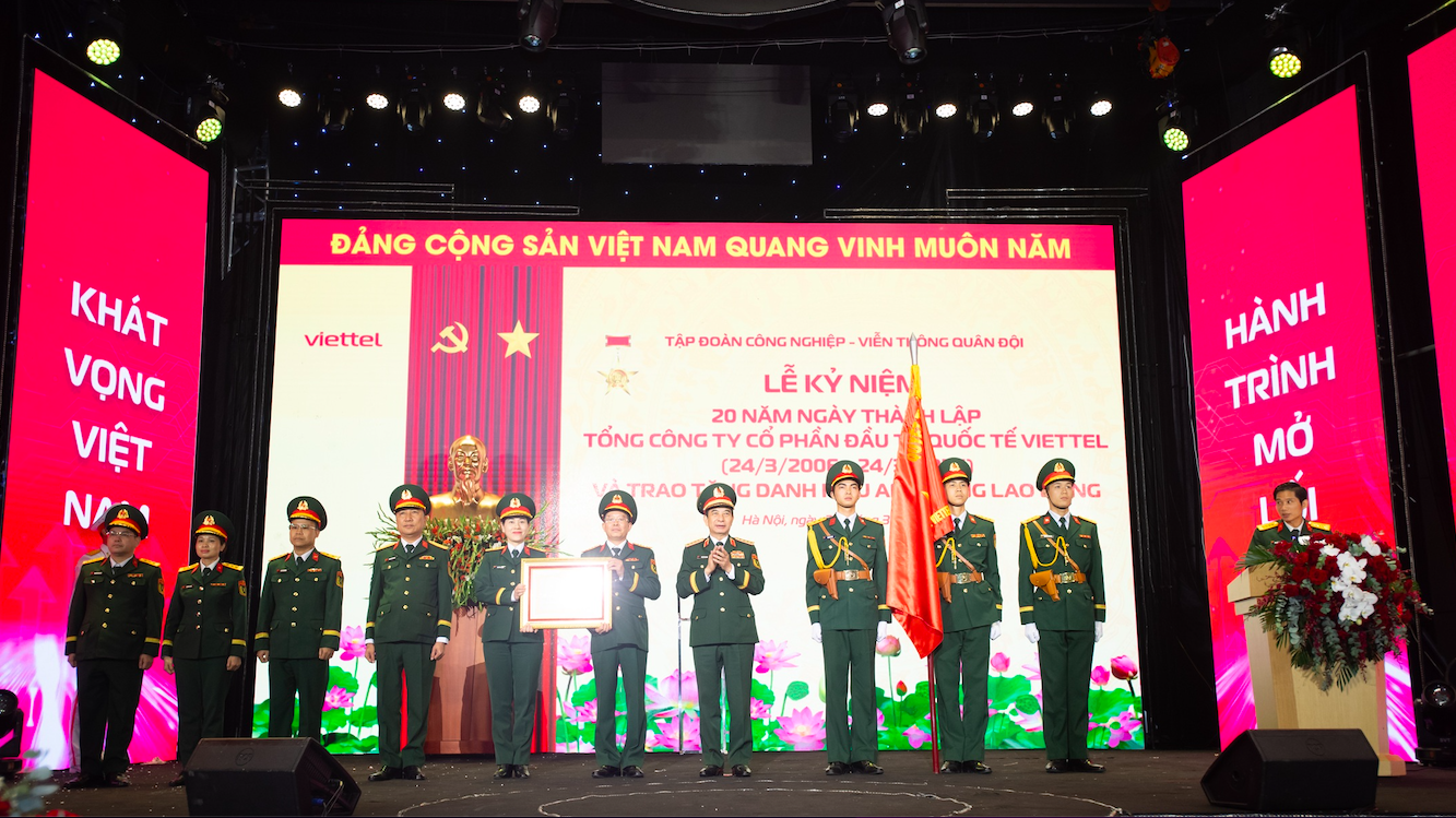 Thay mặt lãnh đạo Đảng và Nhà nước, Đại tướng Phan Văn Giang, Ủy viên Bộ Chính trị, Bộ trưởng Bộ Quốc phòng đã trao danh hiệu Anh hùng PG88 Sòng bạc trực tuyến TOP 1 Việt Nam | Casino, Nổ Hũ cho Viettel Global.&nbsp;