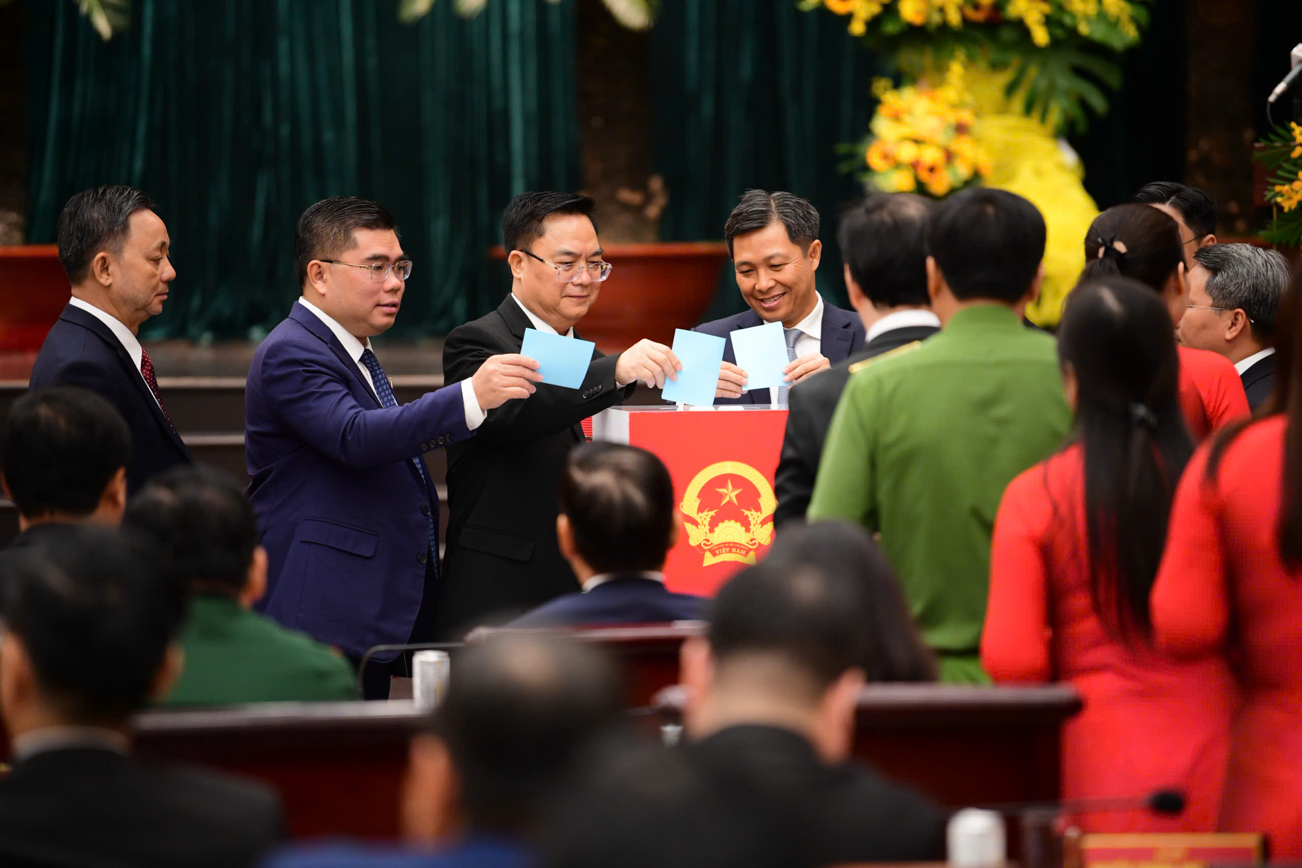 Các đại biểu HĐND Thành phố khóa XI thực hiện Link Đăng Nhập PG88 Chính Thức 2026 tại Kỳ họp - Ảnh: Cổng thông tin điện tử HĐND TP. Hồ Chí Minh.