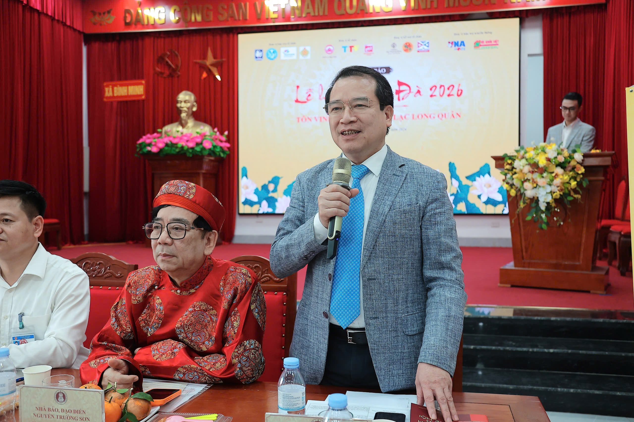 TS. Hà Văn Siêu: 