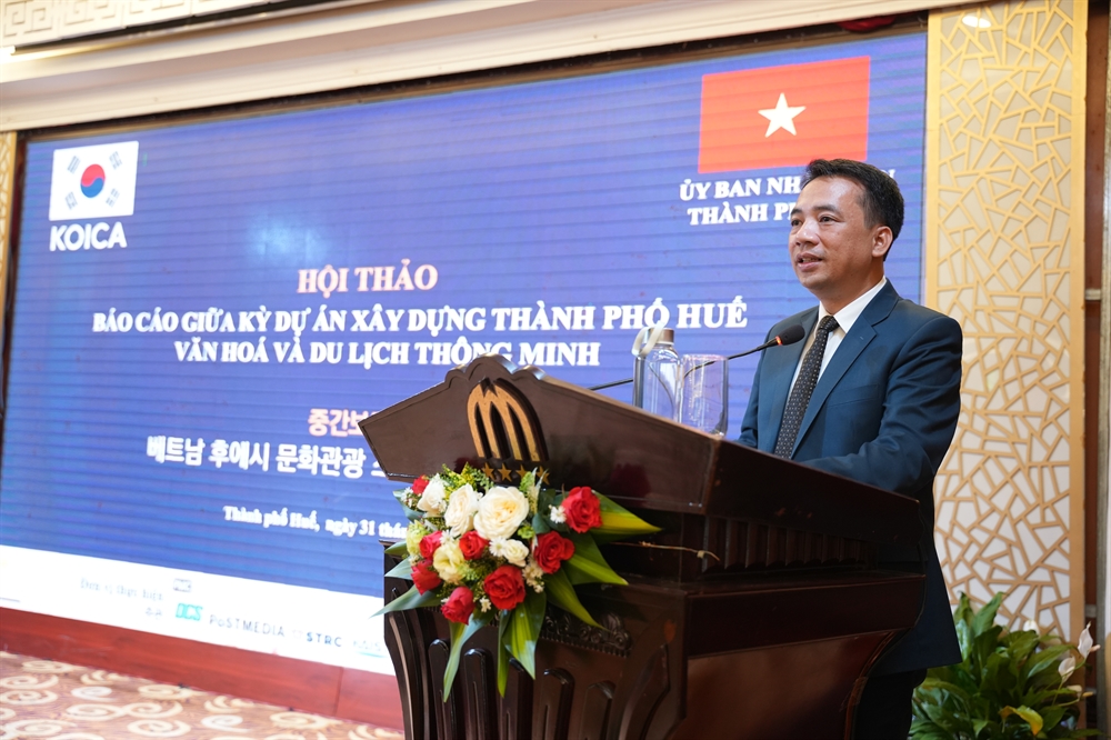 Phó Chủ tịch UBND thành phố Huế Trần Hữu Thuỳ Giang phát biểu tại Hội thảo.