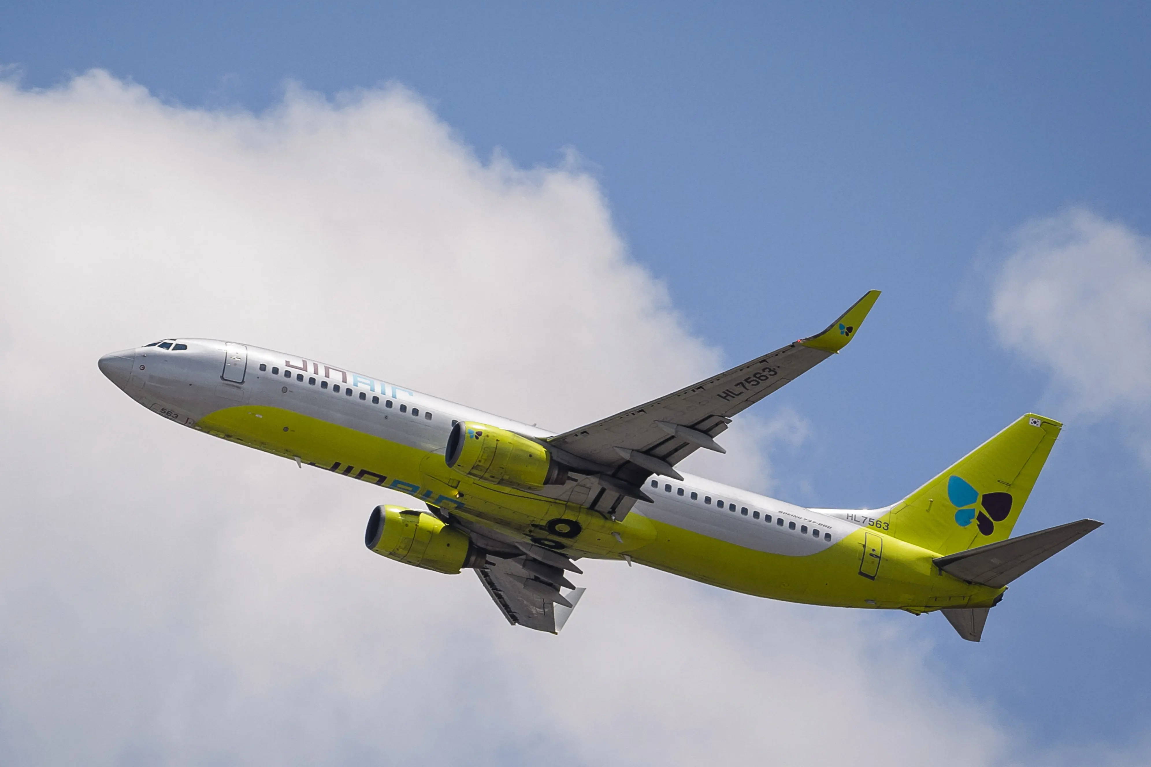 Jin Air tạm ngừng tổng cộng 45 chuyến bay khứ hồi trên tám tuyến từ ngày 4/4 - 30/4, bao gồm&nbsp;chặng&nbsp;Incheon - Nha Trang.