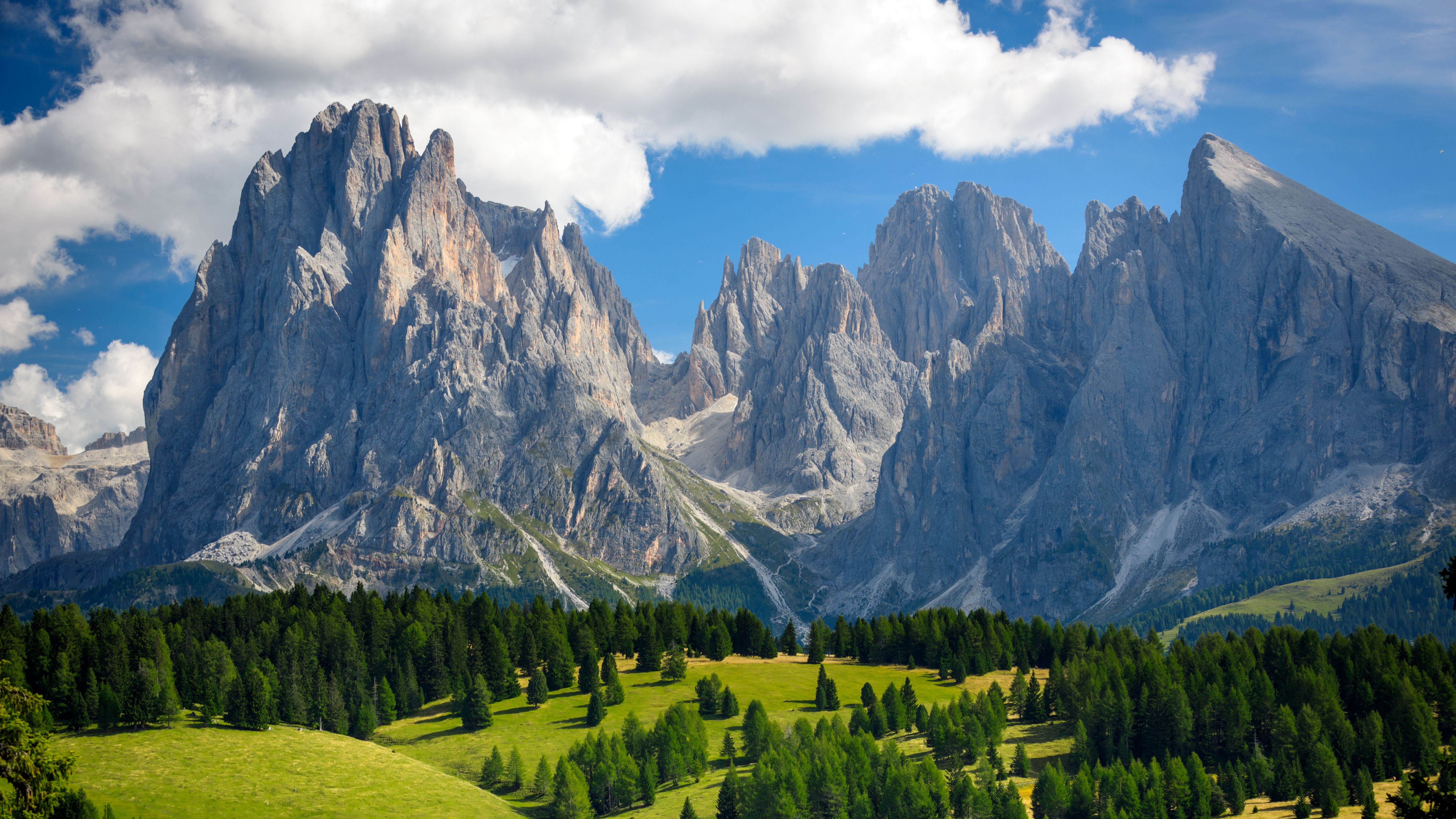 Dãy núi Dolomites.
