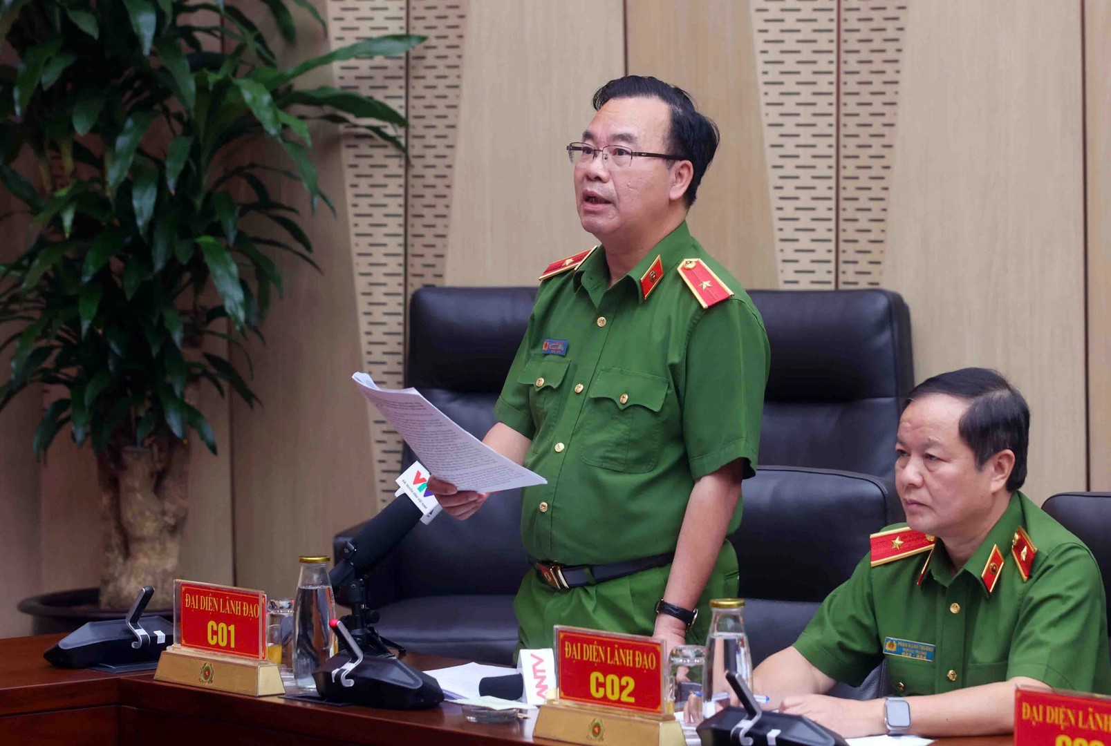 Thiếu tướng Lê Văn Tân, Phó Chánh Văn phòng Cơ quan Cảnh sát điều tra, Bộ Công an thông tin tiến độ vụ án liên quan Hoàng Hường.&nbsp;Ảnh: Cổng thông tin điện tử Bộ Công an.