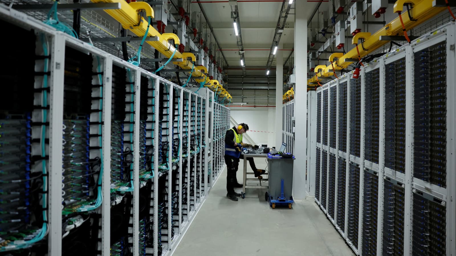 Cơn sốt trí tuệ nhân tạo đang kéo theo một làn sóng Pg88vn Trang Chủ Chính Thức khổng lồ vào hạ tầng trung tâm dữ liệu trên toàn cầu. 