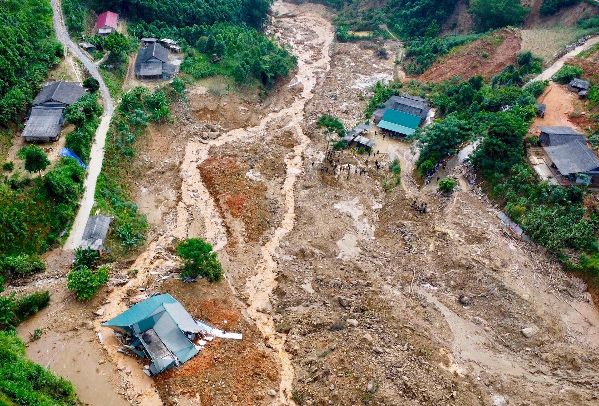 Ngoài dự báo thời tiết chi tiết, ứng dụng còn cảnh báo khí tượng thủy văn, thiên tai và thời tiết nguy hiểm, cảnh báo giông sét, lũ quét và sạt lở đất theo thời gian thực. Ảnh minh họa