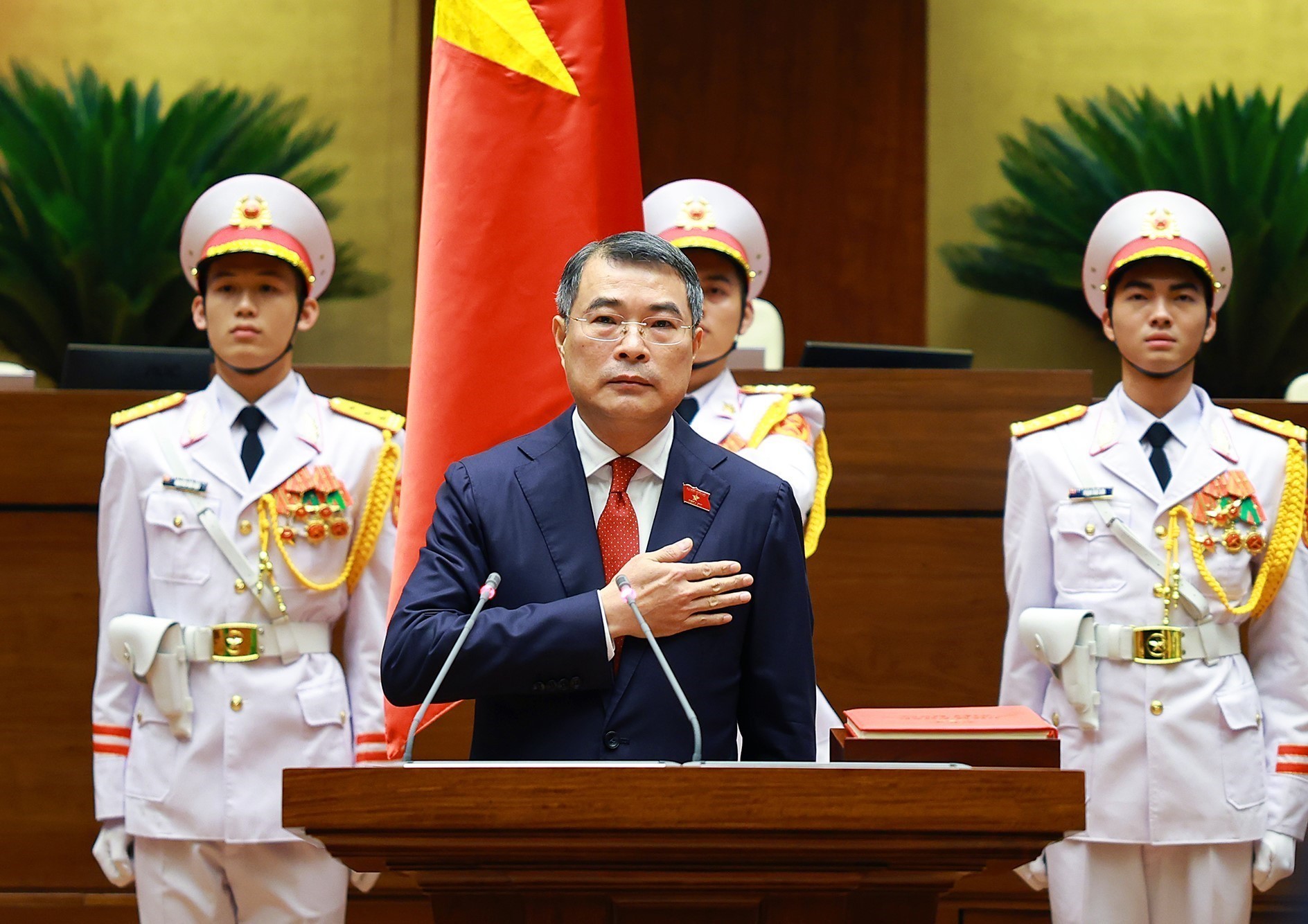 Thủ tướng Chính phủ Lê Minh Hưng tuyên thệ. Ảnh: TTXVN.