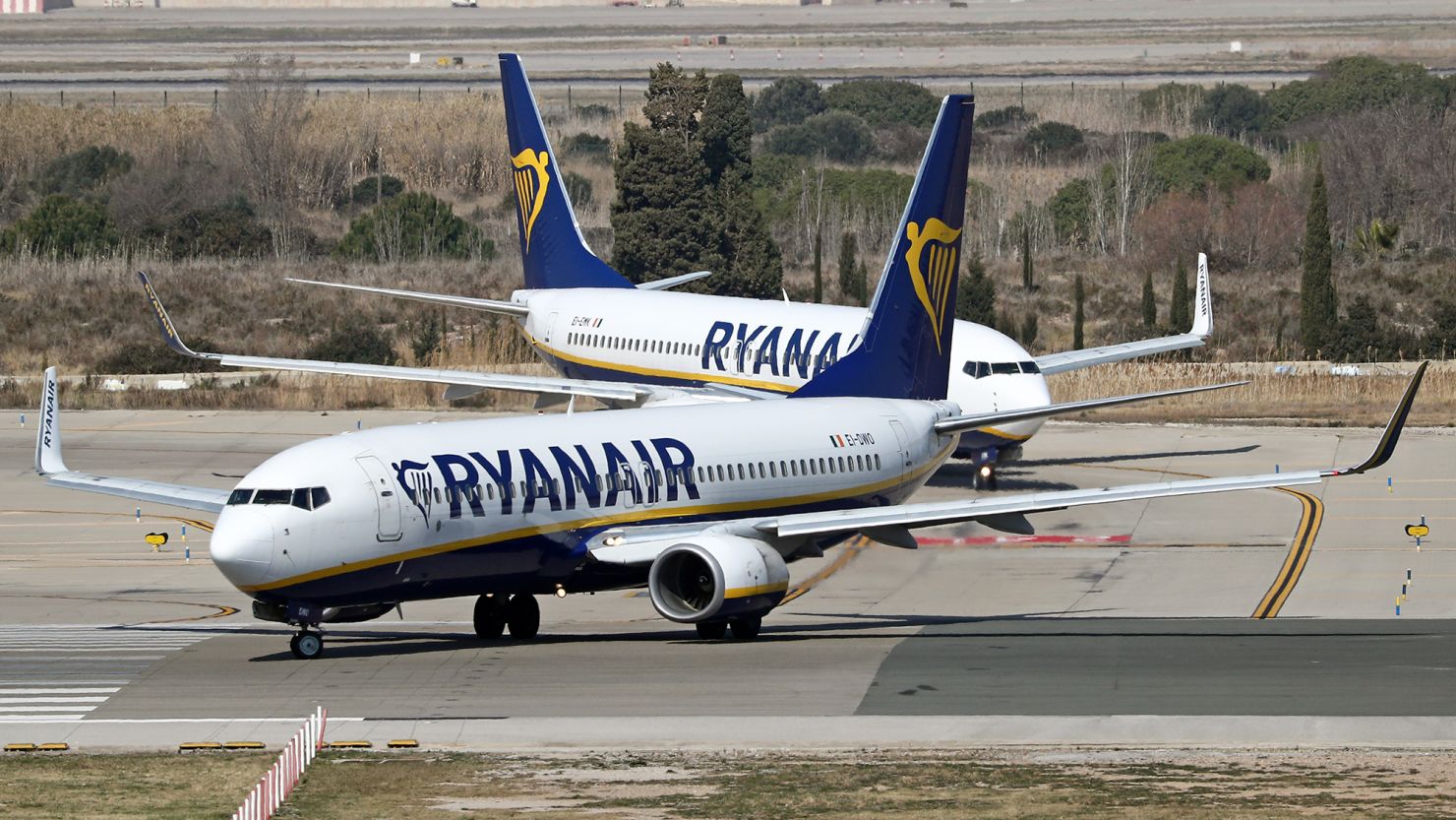 Ryanair,&nbsp;hãng hàng không lớn nhất châu Âu, đang xem xét việc giảm số lượng đường bay.