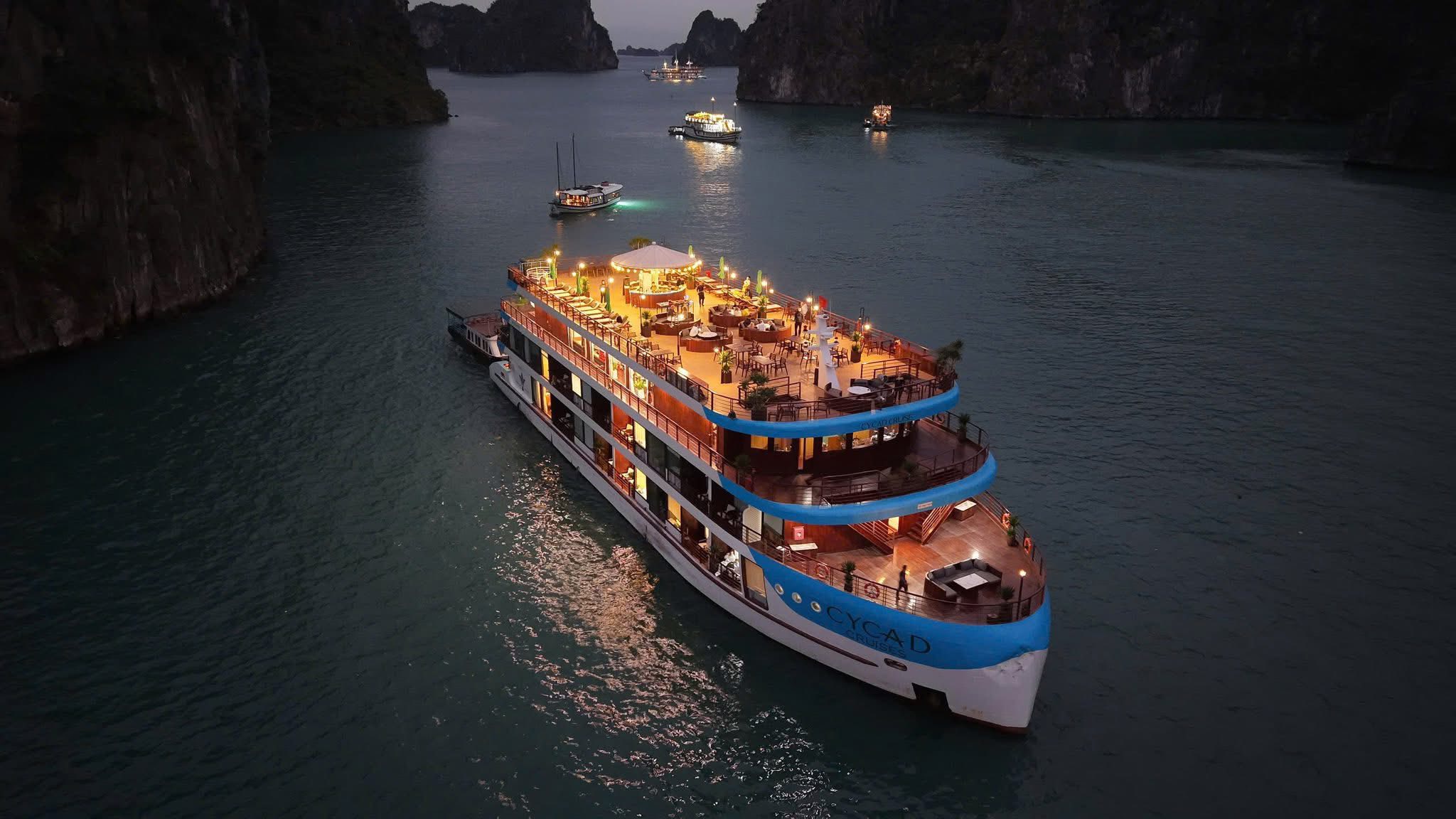 Tại Quảng Ninh, Lễ hội ánh sáng trên tàu du lịch diễn ra từ 28/4 đến 2/5.
