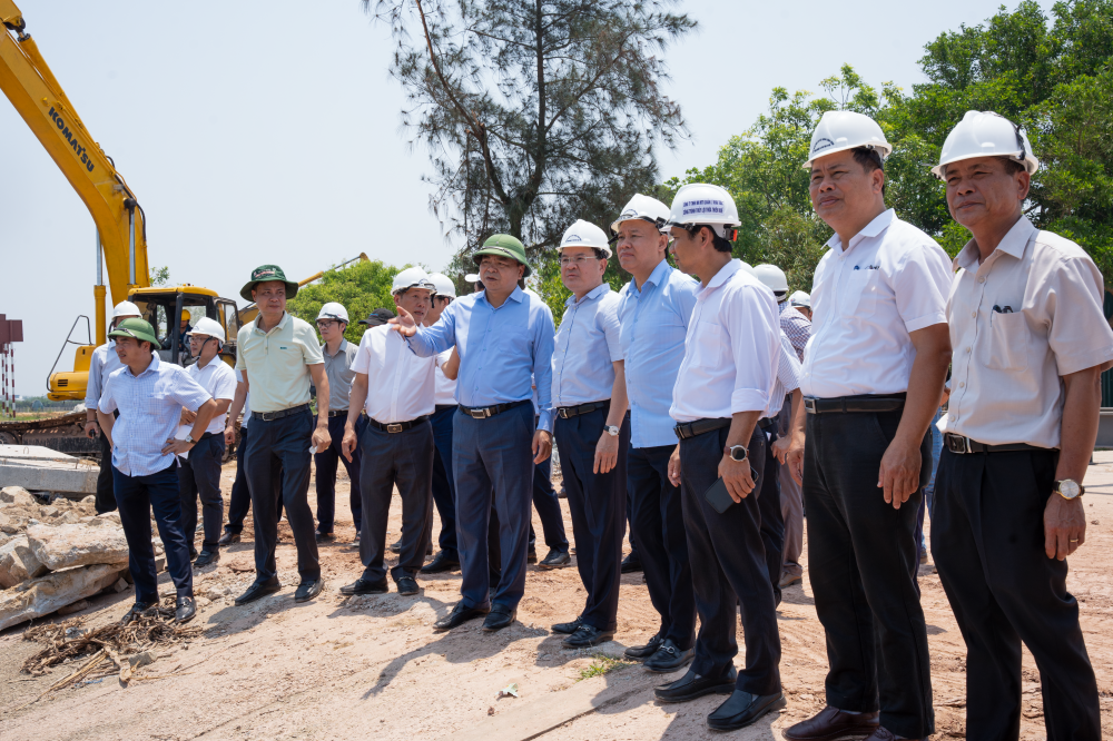 Thứ trưởng Bộ Nông nghiệp và Môi trường Nguyễn Hoàng Hiệp đi kiểm tra các công trình, Link Trang Chủ PG88.Com Mới #2026 do Bộ đầu tư trên địa bàn thành phố Huế