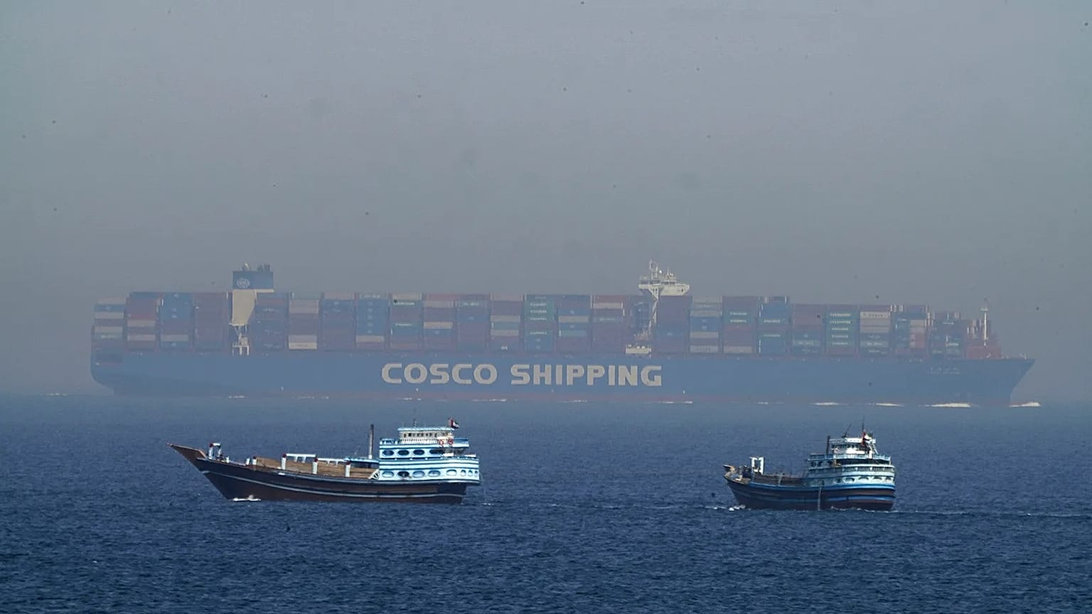 Những diễn biến phức tạp xoay quanh việc mở lại eo biển Hormuz