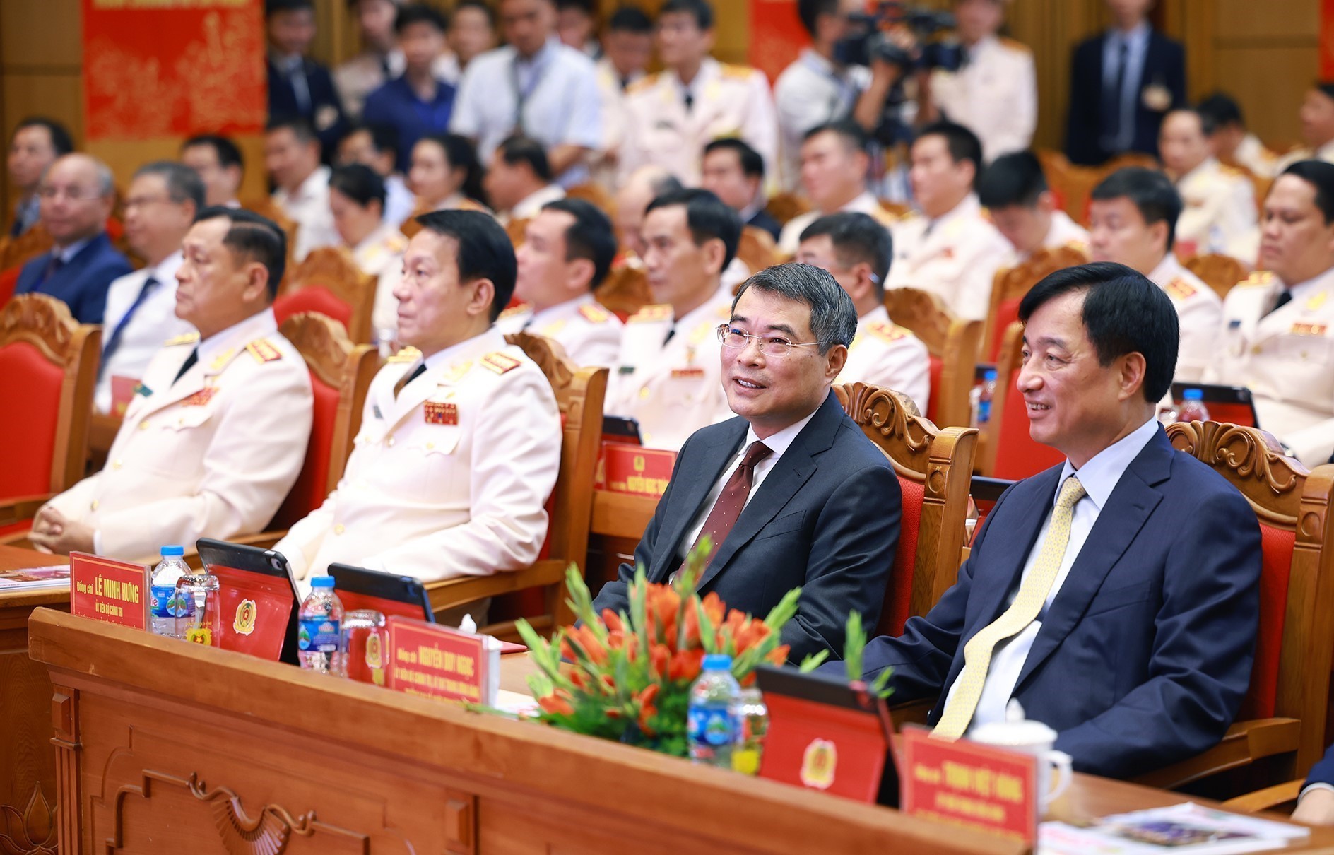 Thủ tướng Lê Minh Hưng và các đại biểu dự Lễ kỷ niệm 80 năm Ngày truyền thống lực lượng Cảnh sát Quản lý hành chính về trật tự PG88 nổ hũ. Ảnh: TTXVN