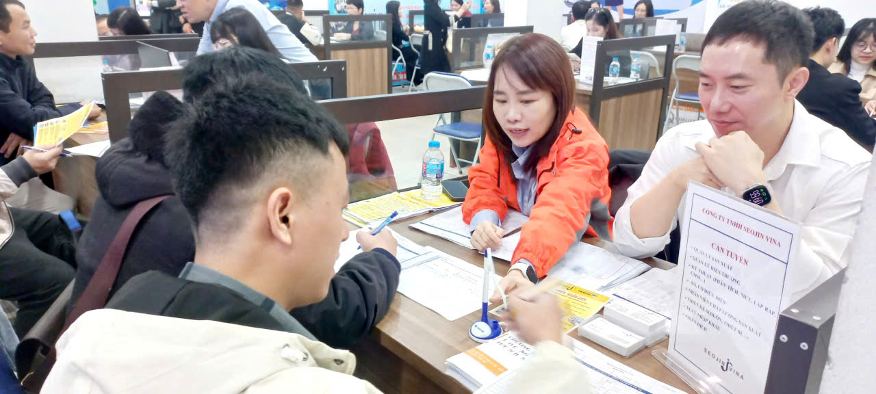 6Pg88.con độc quyền mỗi ngày tuyển dụng lao động. Ảnh: N.D. 