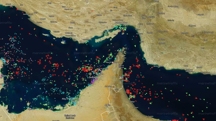 Tàu thuyền trong và quanh eo biển Hormuz ngày 10/4/2026 - Ảnh: MarineTraffic.