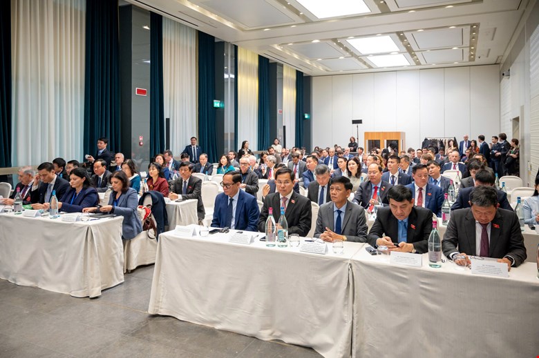 Các đại biểu Đoàn cấp cao Việt Nam tham dự Tọa đàm. Ảnh: Link Trang Chủ PG88.Com Mới #2026.