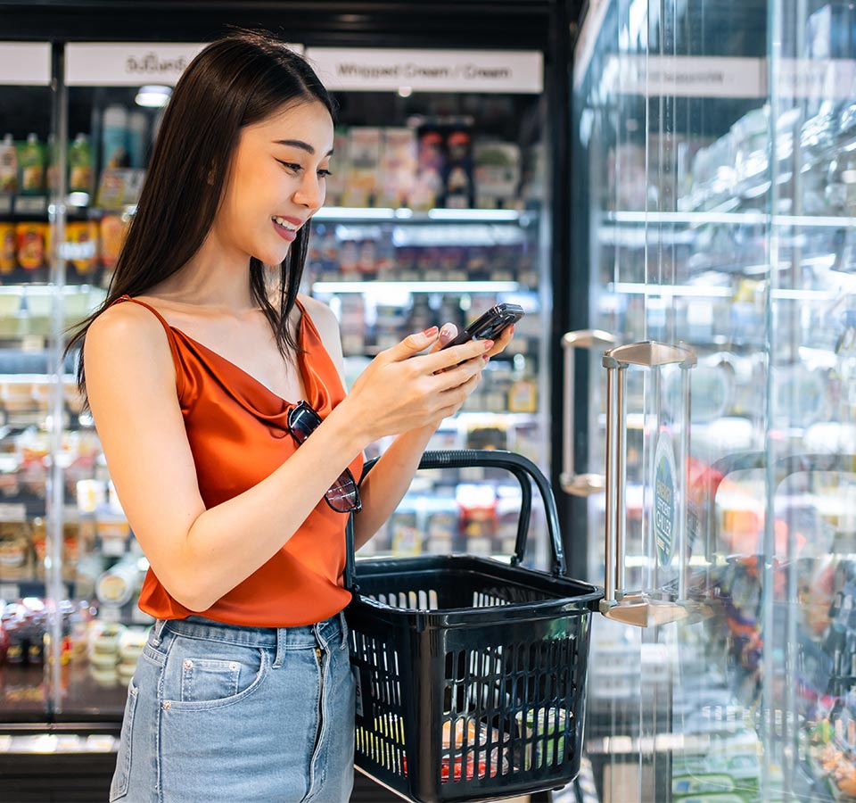 Một bộ phận người trẻ chuyển hướng sang những hình thức tiêu dùng mang tính “phần&nbsp;thưởng&nbsp;ngắn hạn”.