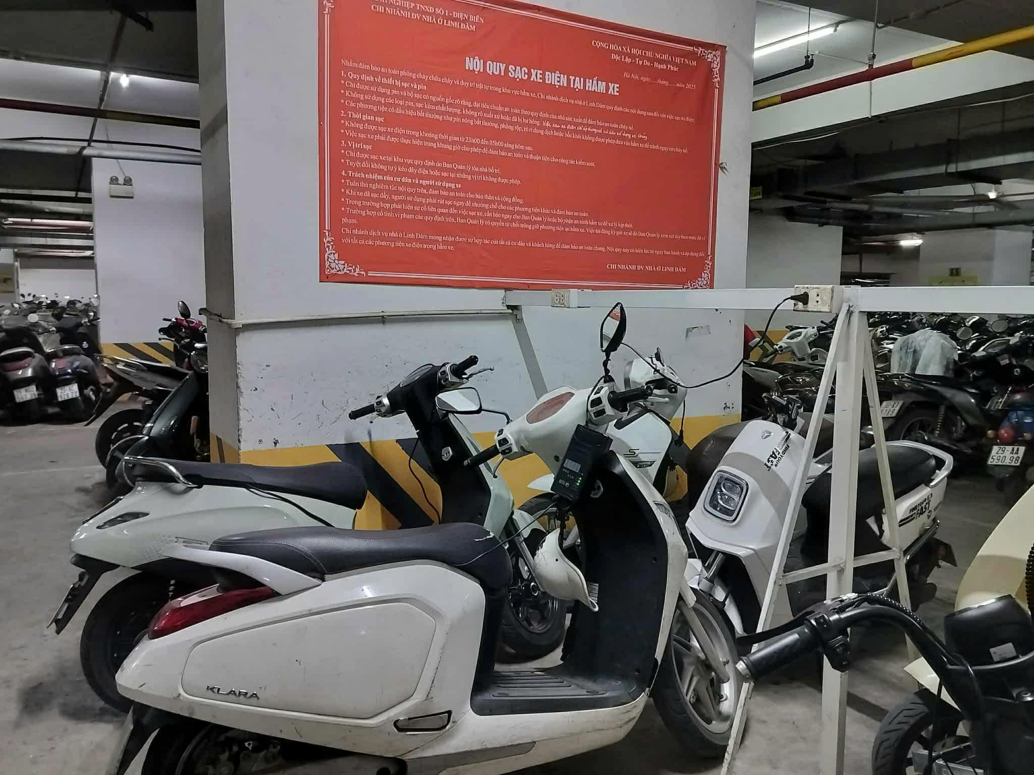 Thế khó của chung cư cũ với trạm sạc xe điện