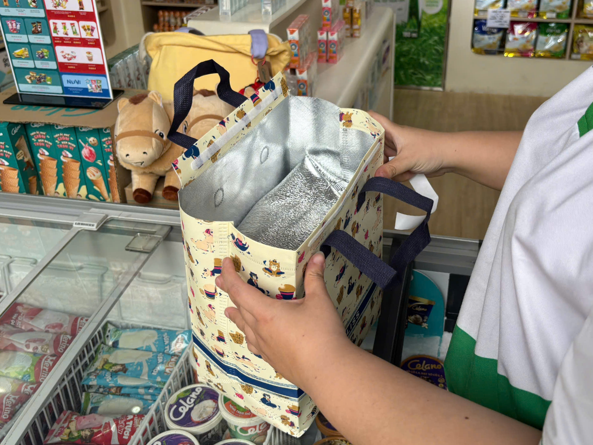 NutiFood chuẩn hóa quy trình đóng gói gồm nhiều lớp cách nhiệt với các sản phẩm kem.&nbsp;Ảnh:&nbsp;Shopee.